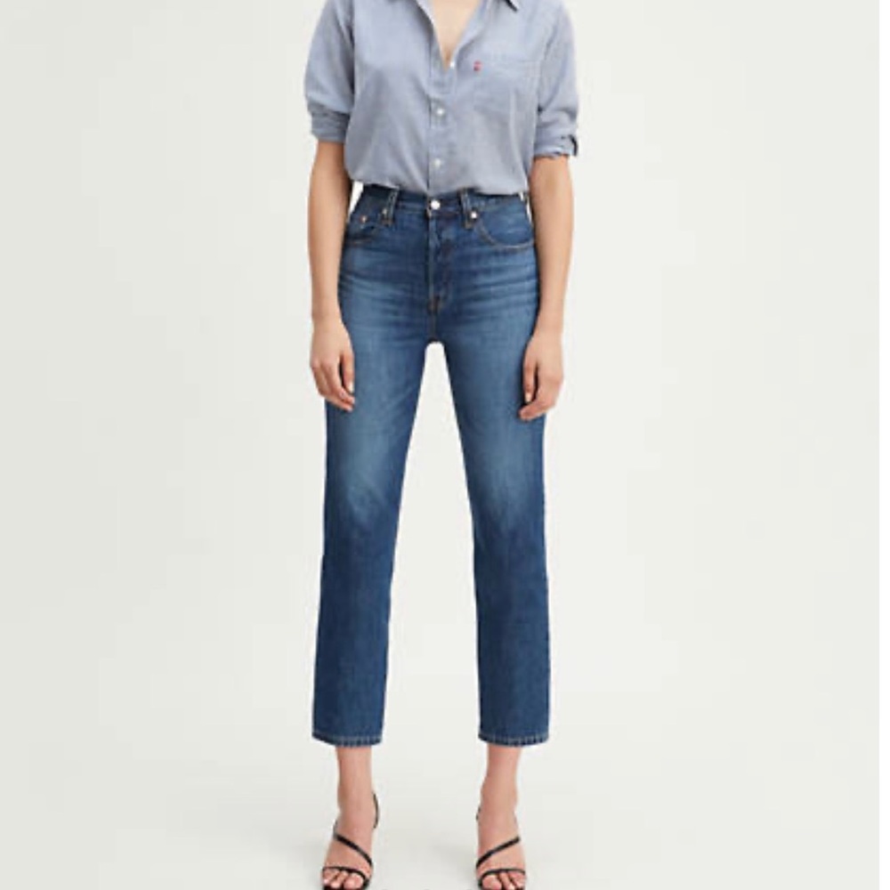 Levi’s wedge mom jeans